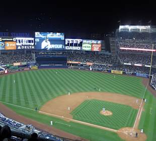 Stadion unter Flutlicht