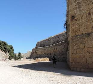 Rhodos - opevnění s příkopem