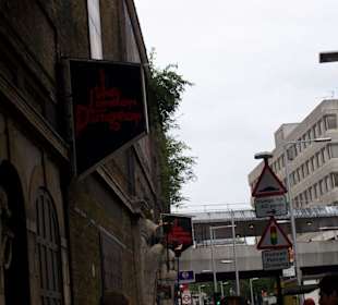 Straße auf der sich das Dungeon befindet