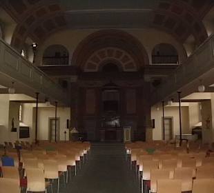 Kirchenraum Richtung Altar