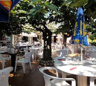 Blick über die Terrassenplätze des L´Oasis