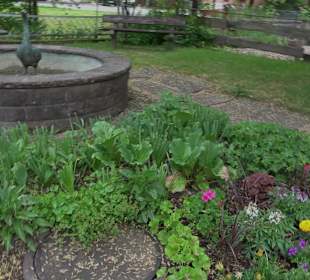 Taubenbrunnen bei der Kirche