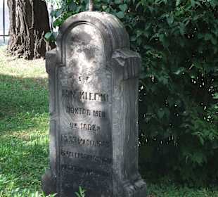 Konkatedra Matki Boskiej Zwycięskiej - cmentarz