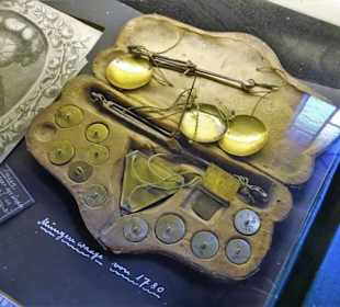 Rundgang durch die Museumsräume des Hauses Samson