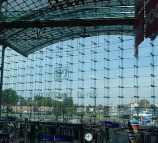 Blick vom Hauptbahnhof nach draußen