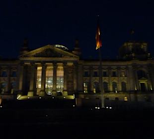 Reichstag bei Nacht