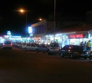 Blick auf Shoppingmeile in Kumköy