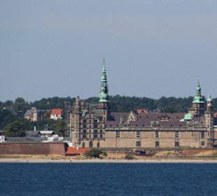 Schloss Kronborg vom Öresund gesehen