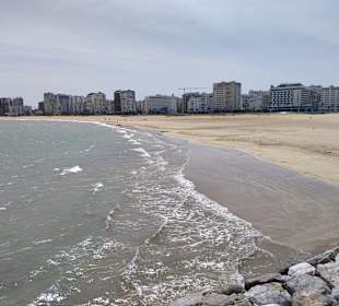 Die Stadt Tanger im Hintergrund