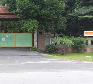 Ganz links gehts rein