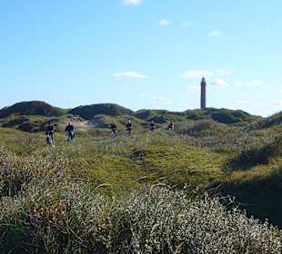 In den Dünen zum Leuchtturm