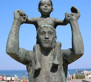 Denkmal Mann und Sohn, Baltic Platz