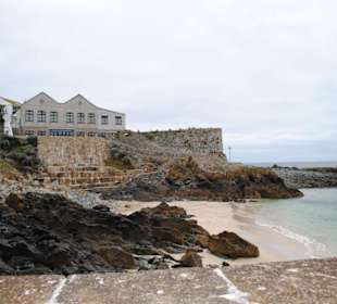 Saint Ives Hafen bei Ebbe