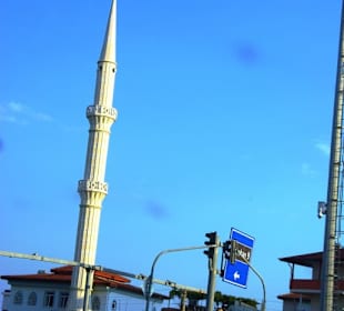Kleine Moscheen an der Straße