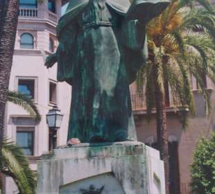Ramon Llull Statue