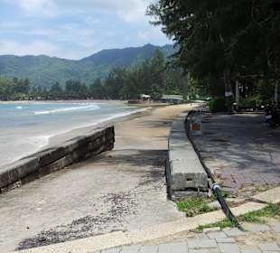 Trauriger Rest der der gut schönen Badebucht nur n