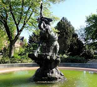 Der alte Zentaurenbrunnen