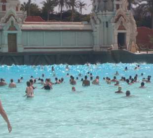 Wellenbecken im Park 