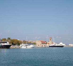 Mandraki Hafen Westseite