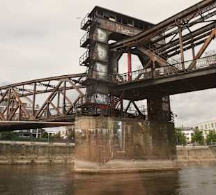 Bei einer Elbe-Schifffahrt in Magdeburg