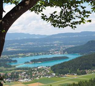 Faaker See, eingebettet in den Kärtner Bergen