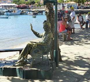 Bronzeplastik an der Uferpromenade