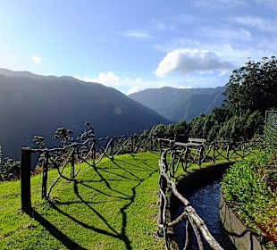 Wie eine Parkanlage ist der Anfang angelegt