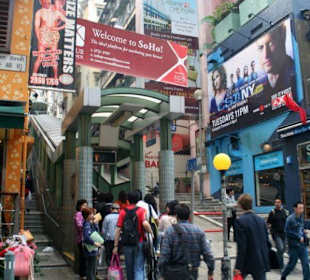 Unterer Eingang zur Rolltreppe