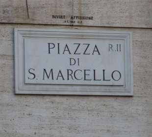 Bekannter Platz vor dem Brunnen