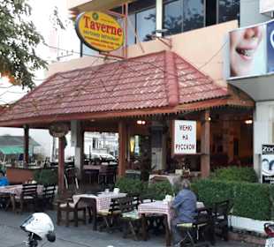 Außenansicht von der Naklua Rd. aus