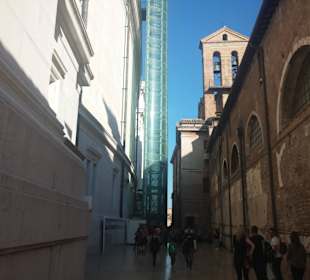 Der gläserne Aufzug zur Aussichtsplattform