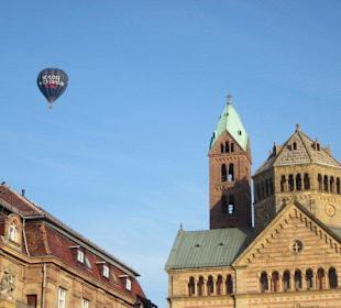 Ballon über dem Dom zu Speyer