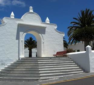 Aufgang zu einem Platz in Tequise