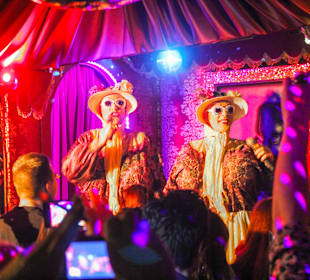 Barbie Stupid und Lee Jackson in Aktion