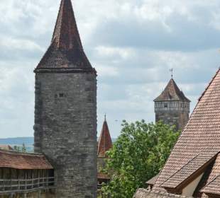 Blick zum Thomasturm in der äußeren Stadtmauer