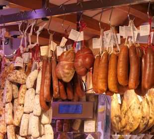 Bummel durch die Markthalle Mercat de l’Olivar