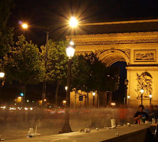 Arc de Triomphe bei Nacht