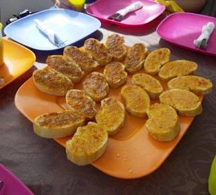 Navegación catamarán: Montaditos de almogrote