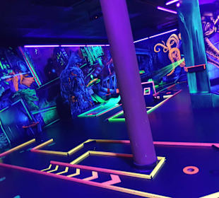 Schwarzlichthelden Minigolf
