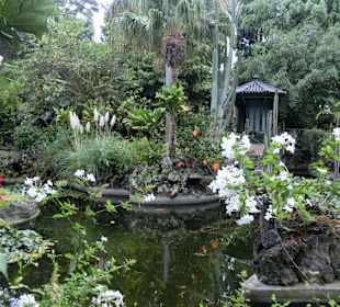 Großer Seee mit Pavillon