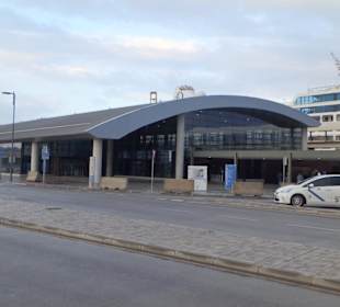 Blick auf das Kreuzfahrt-Terminal 1