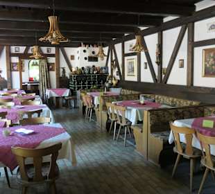 Beim Gasthaus Distelstuben in Weigoltshausen