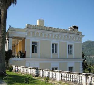 das Schloss von hinten