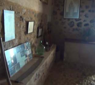 Stall + kleine Bibliothek