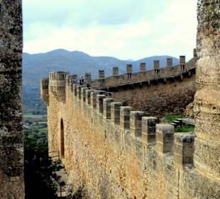 Kastell-Mauern aus dcem 14. Jhd.