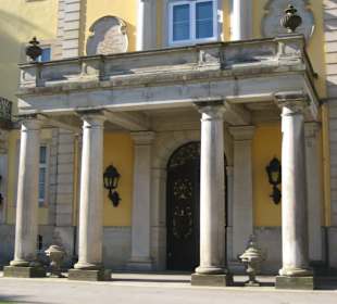 Blick zum Eingangsportal 