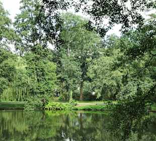 Spaziergang durch die sommerlichen Graftanlagen