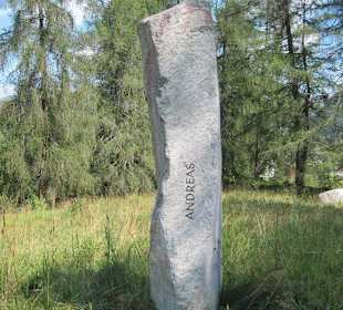 Findling mit Apostelnamen