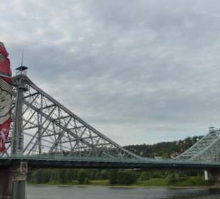 SchillerGarten: Blick auf Blaues Wunder und Elbe