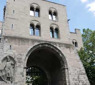 Der Gang durch die Burg